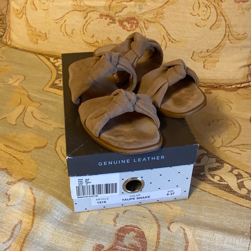 Avellini two-knot taupe suede slide. European size 37. Closet clear out.